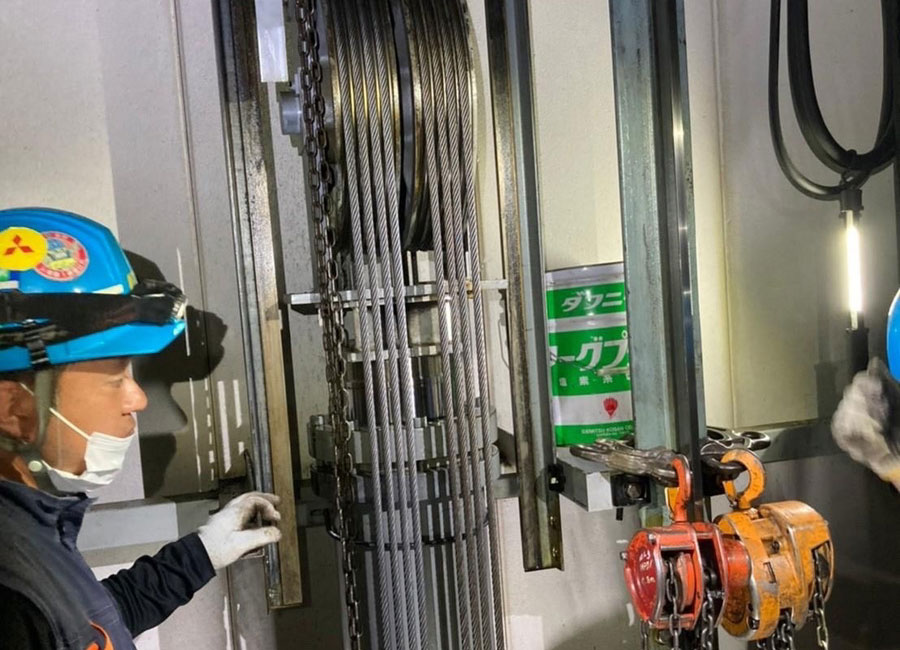 油圧式エレベータシリンダーパッキン交換について