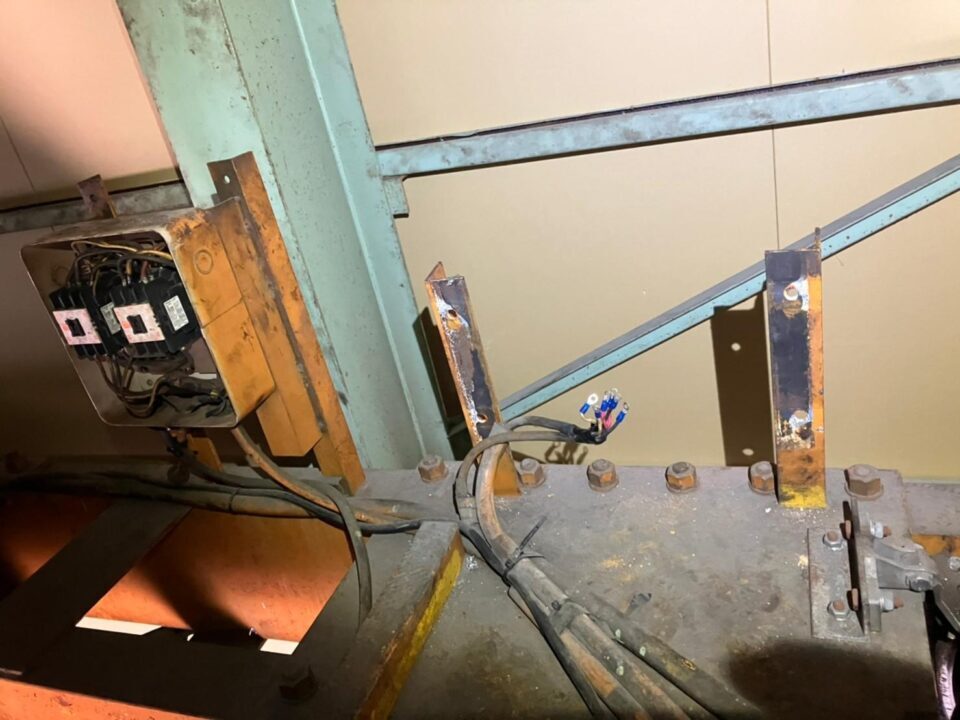 走行インバータ電源