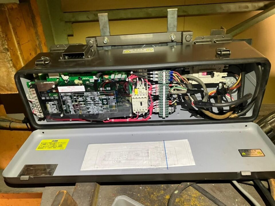 走行インバータ内部