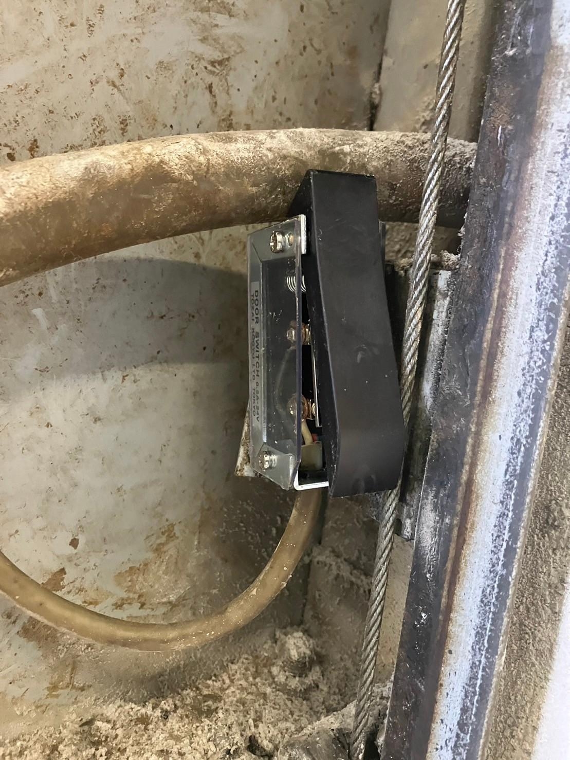 エレベータスイッチ交換